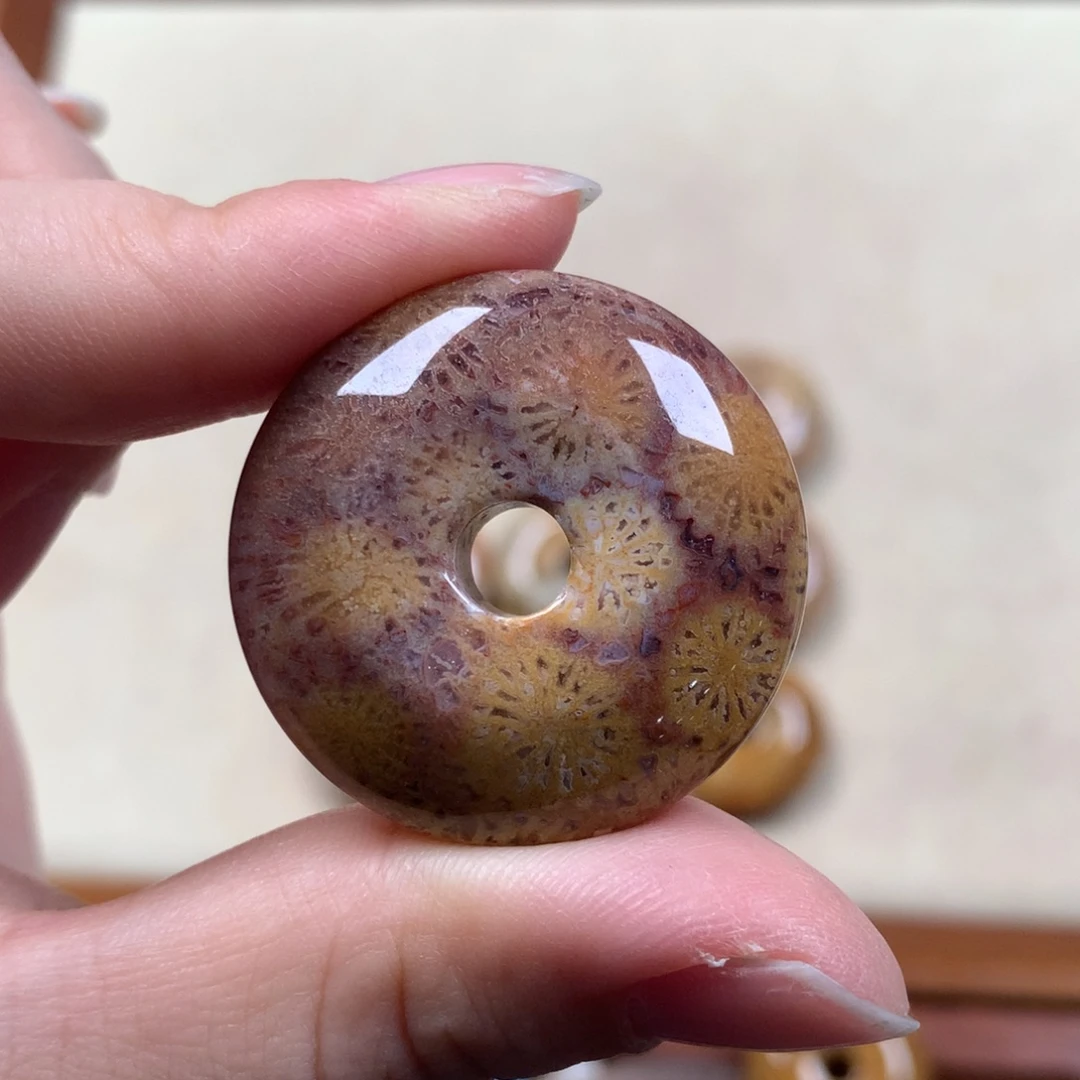 未镶嵌平安扣60/个。38硅化珊瑚（珊瑚玉）