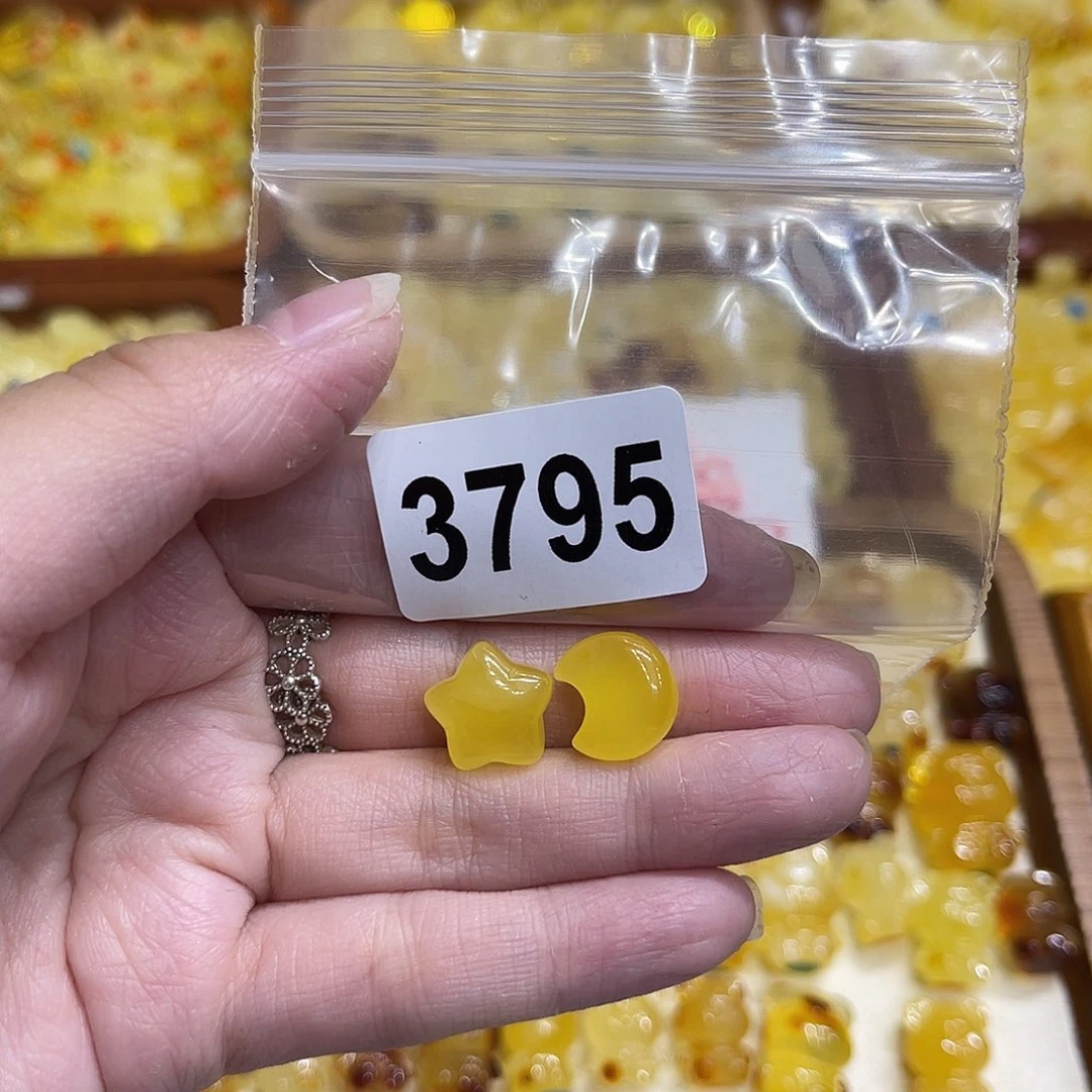 琥珀未镶嵌颈饰蜜蜡