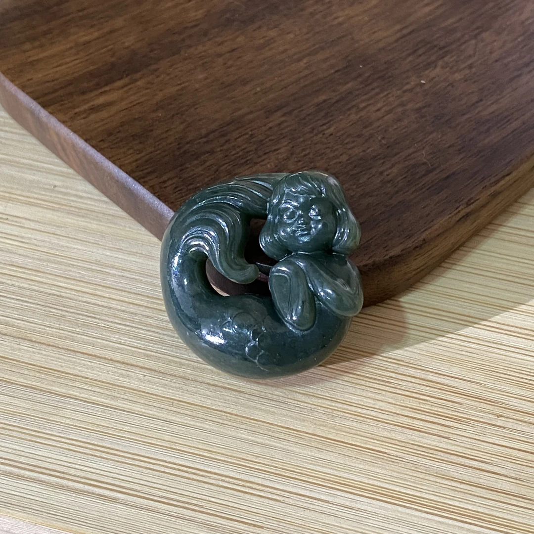 和田玉塔青圆狐吊坠