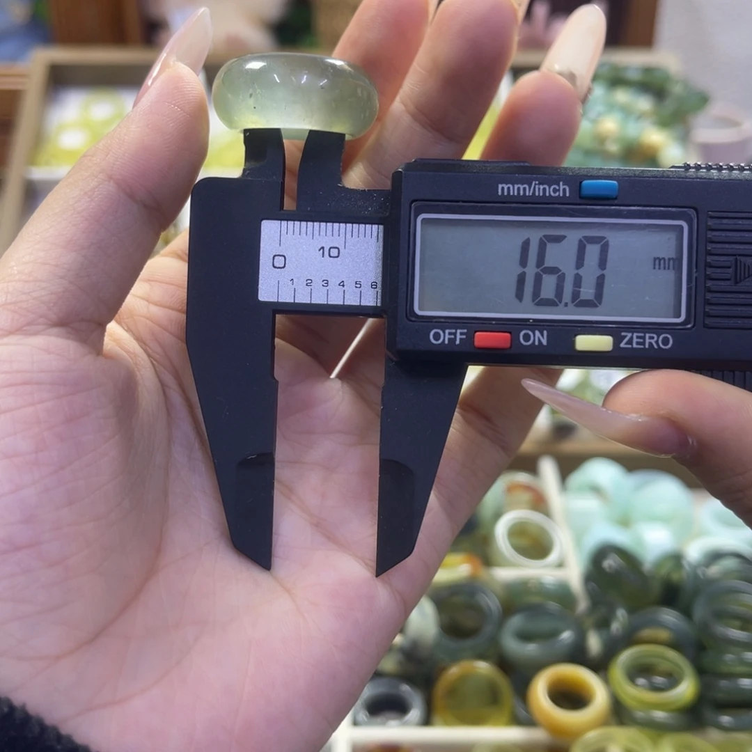 蛇纹石玉未镶嵌手镯94