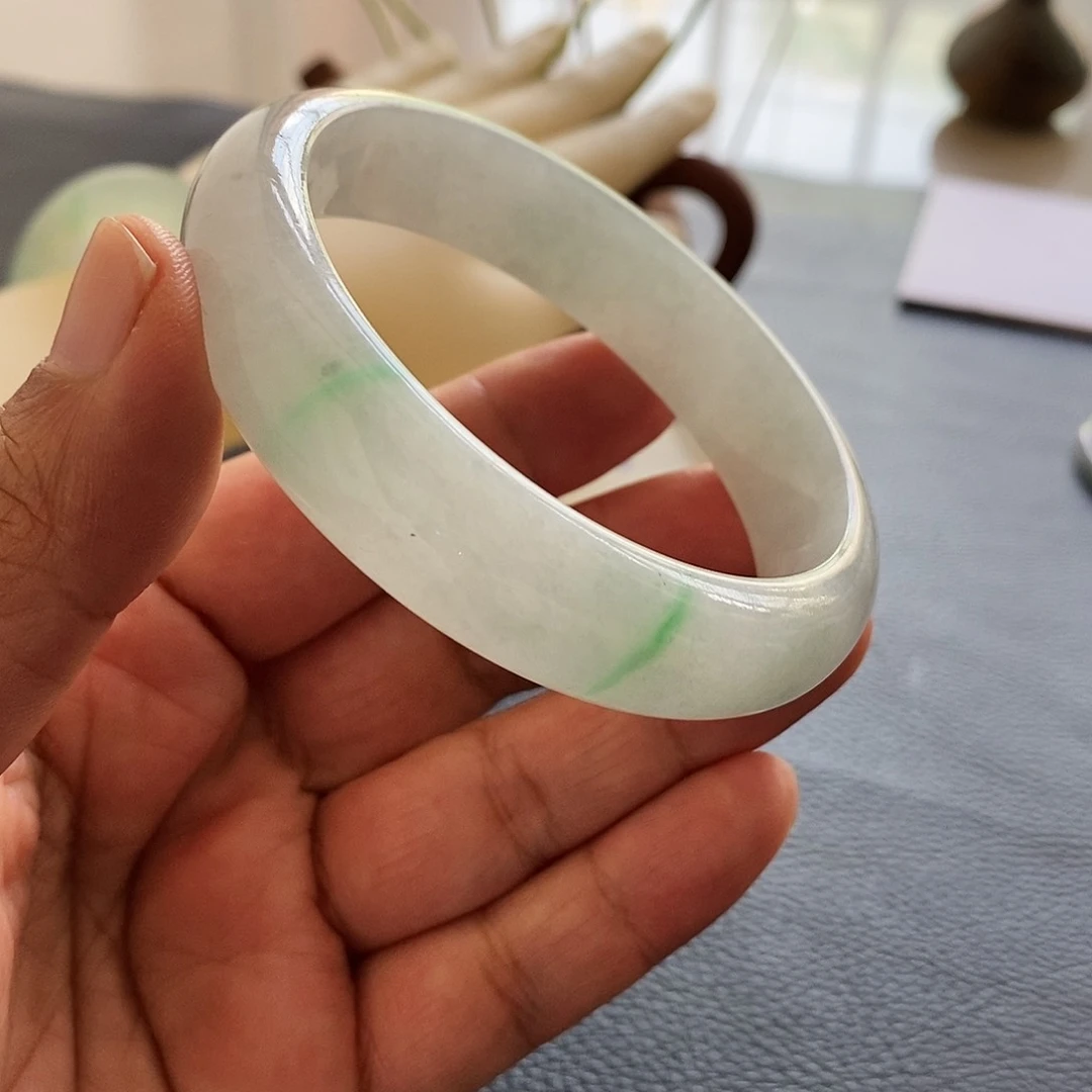 翡翠手镯未镶嵌天然翡翠手镯