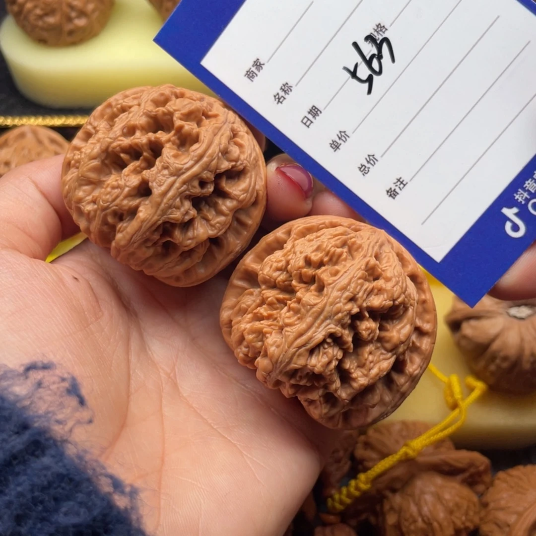 文玩核桃吊坠563号45粗筋