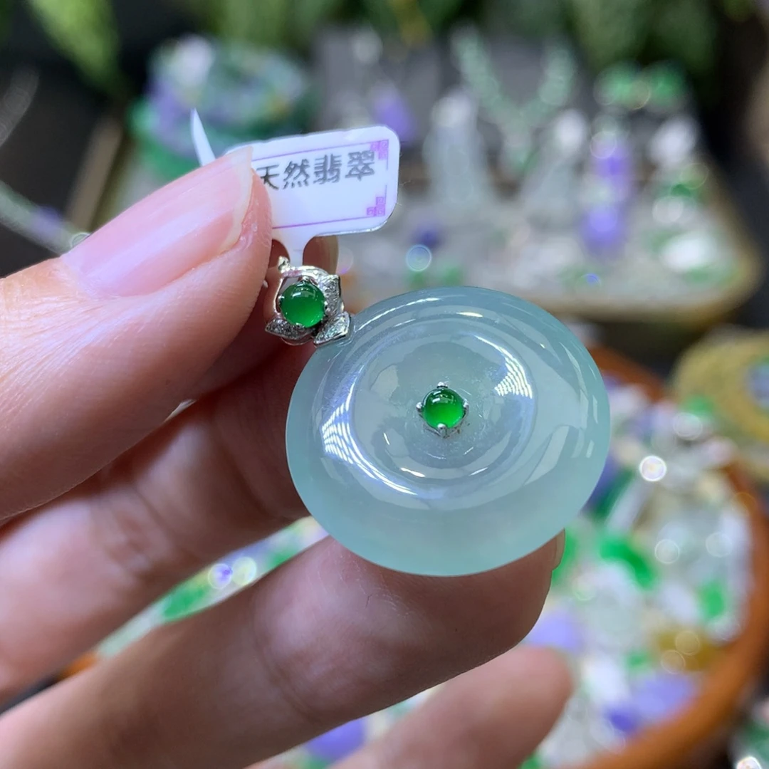 颈饰18K金镶嵌翡翠