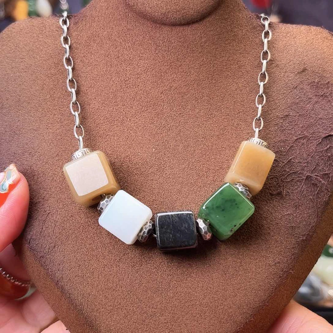 颈饰未镶嵌和田玉