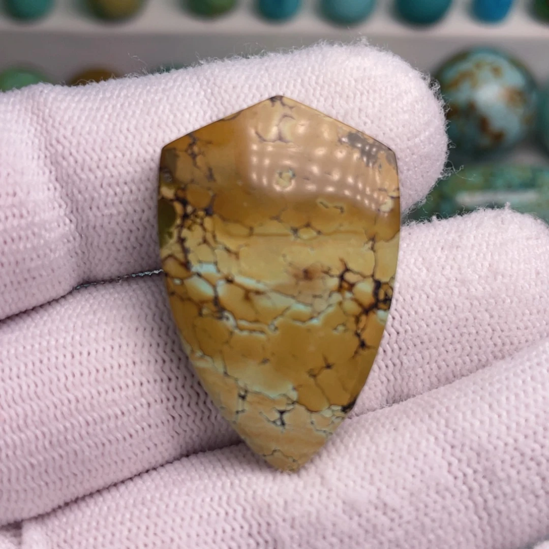 绿松石颈饰未镶嵌