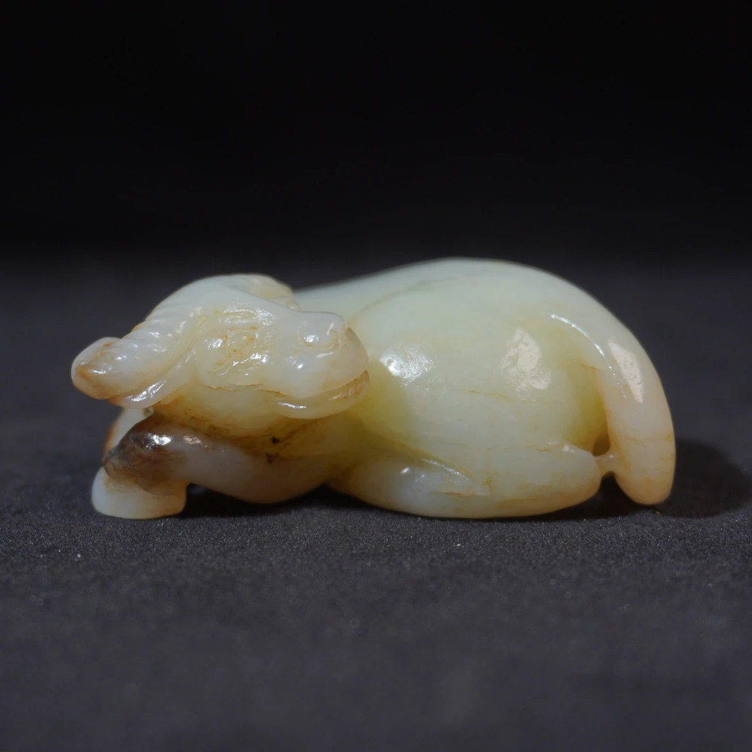 23O19  清   和田玉牛转乾坤手把件