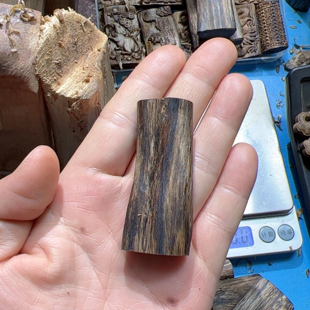 沉香吊坠白棋素牌9.5克