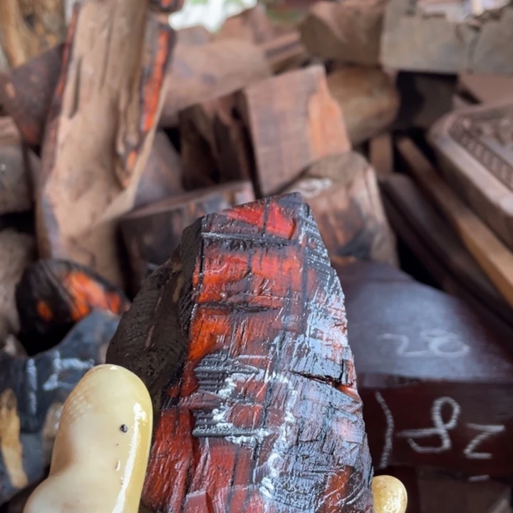 交趾黄檀（大红酸枝）兰*