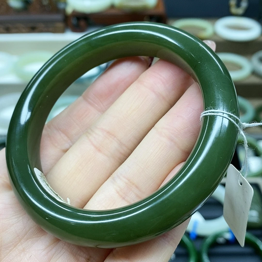 【闪购商品】和田玉手镯未镶嵌，**。