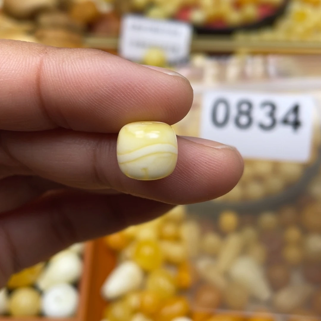 琥珀珠宝奇石未镶嵌10.8 微微瑕