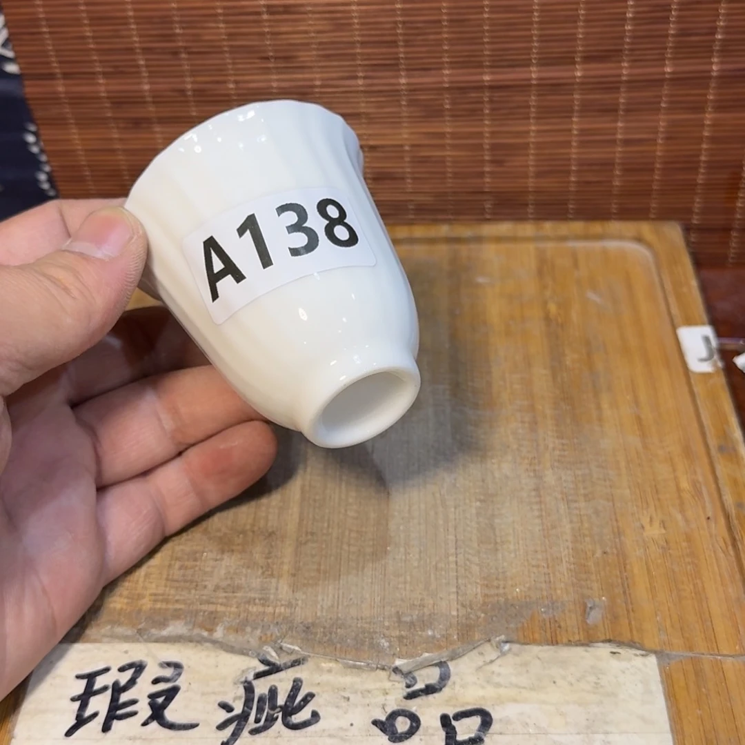 微瑕疵介意勿拍陶瓷器皿A131