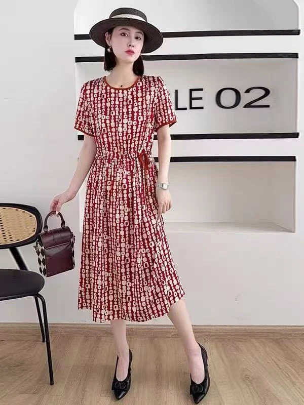 2025夏季新款春夏新款圆领收腰显瘦高级连衣裙女装红色连衣裙