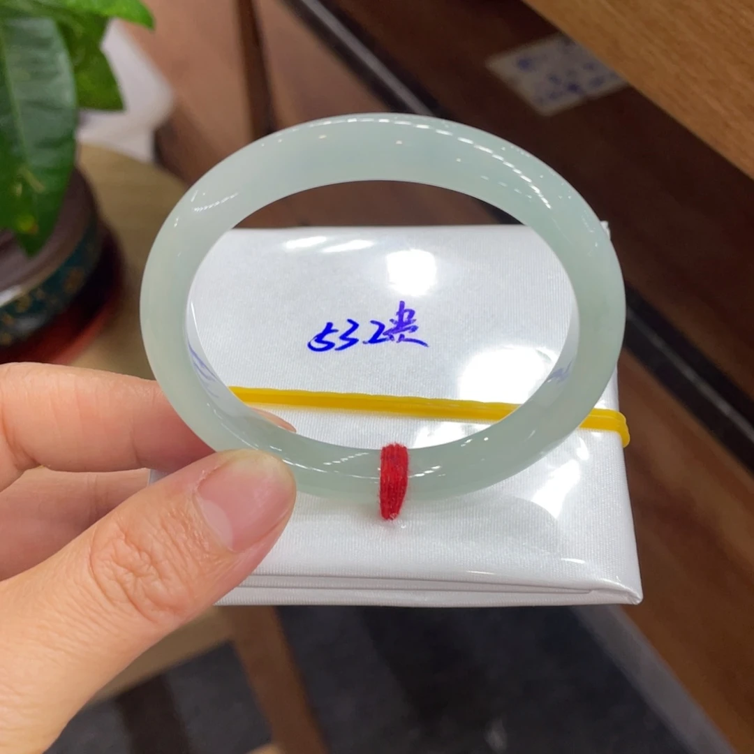 翡翠手镯未镶嵌天然翡翠