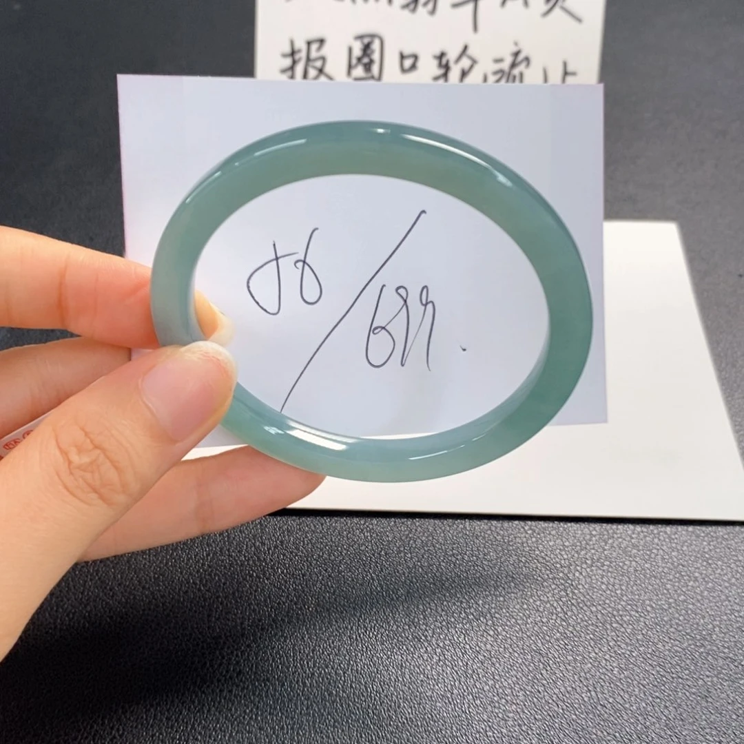 翡翠手镯未镶嵌天然翡翠