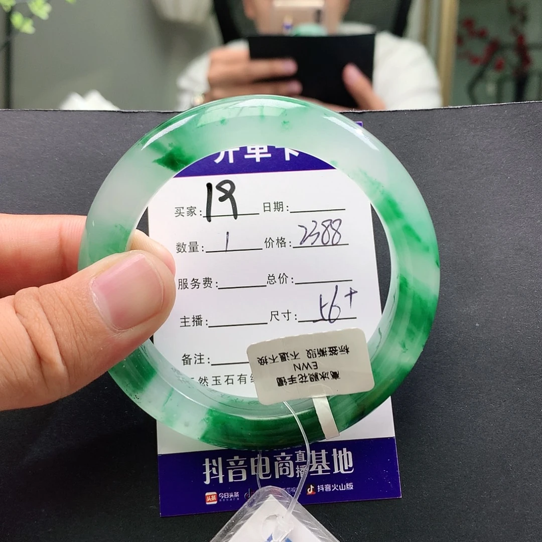 未镶嵌手镯石英质玉