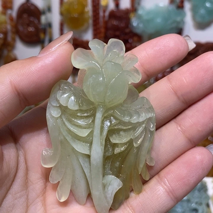 未镶嵌蛇纹石玉颈饰
