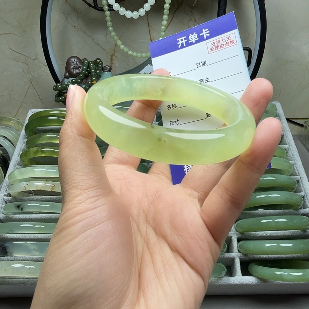 蛇纹石玉未镶嵌手镯微瑕