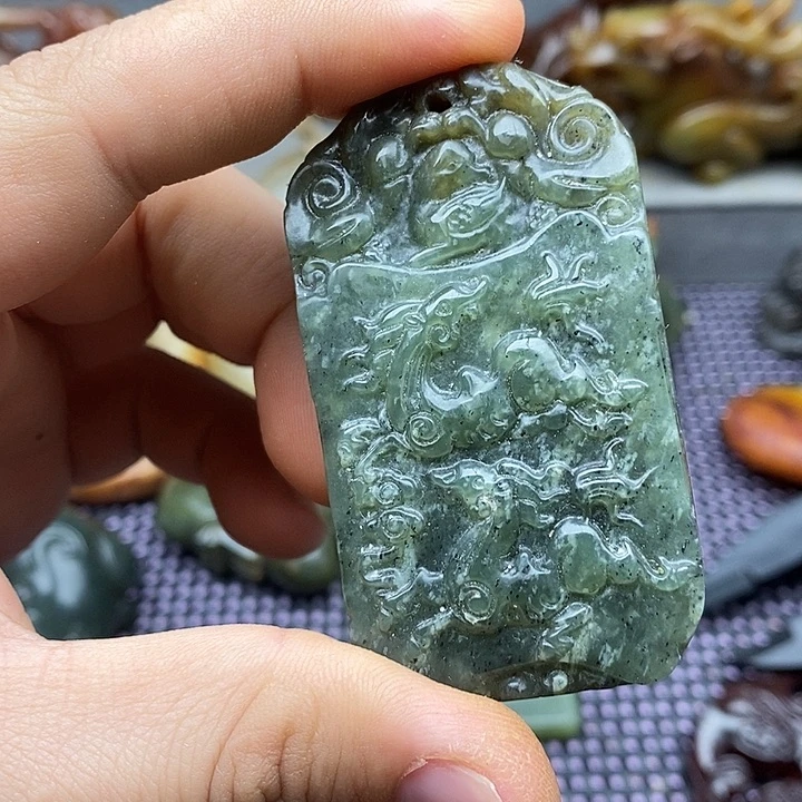 未镶嵌蛇纹石玉颈饰