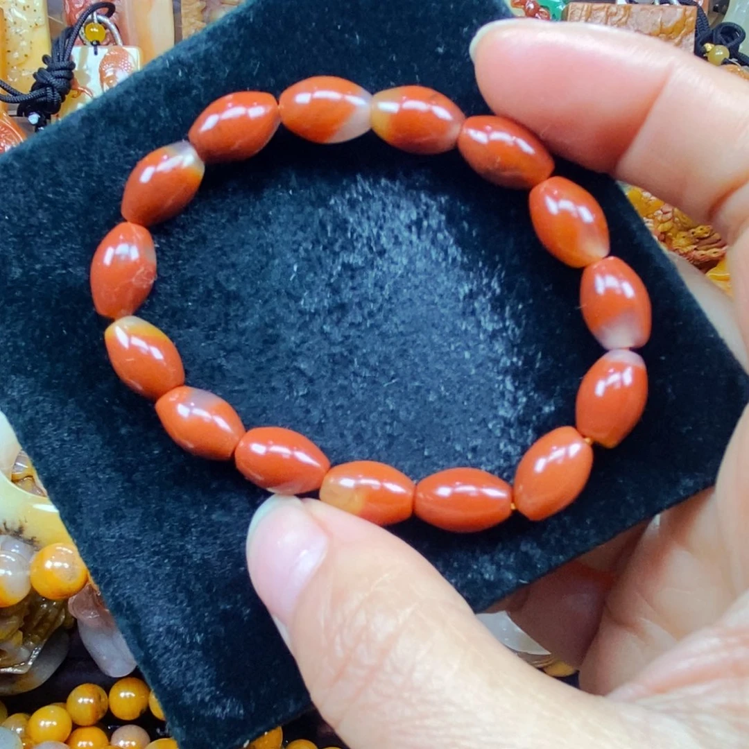 未镶嵌石英质玉（黄龙玉）颈饰