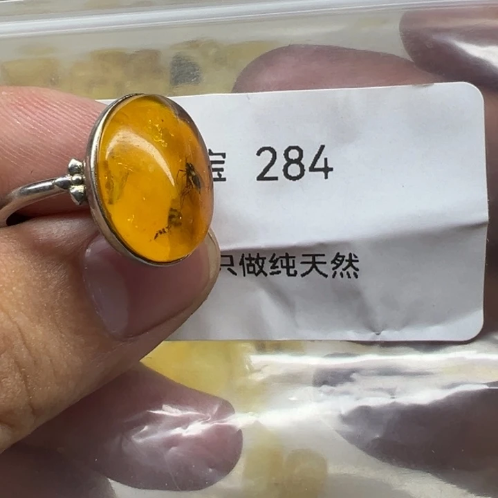 嘻***嘻琥珀未镶嵌珠宝奇石