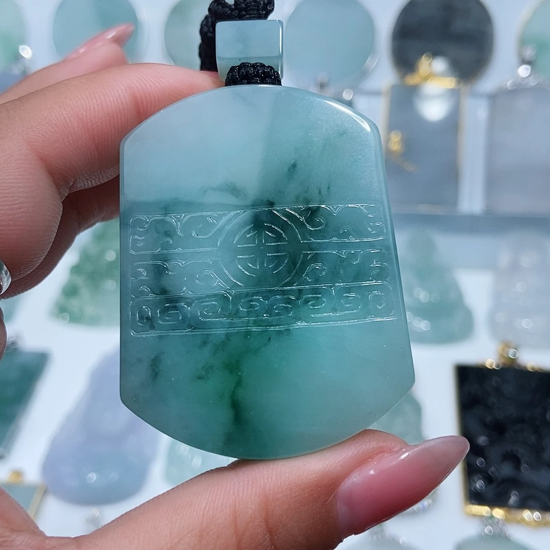 翡翠颈饰未镶嵌缅甸