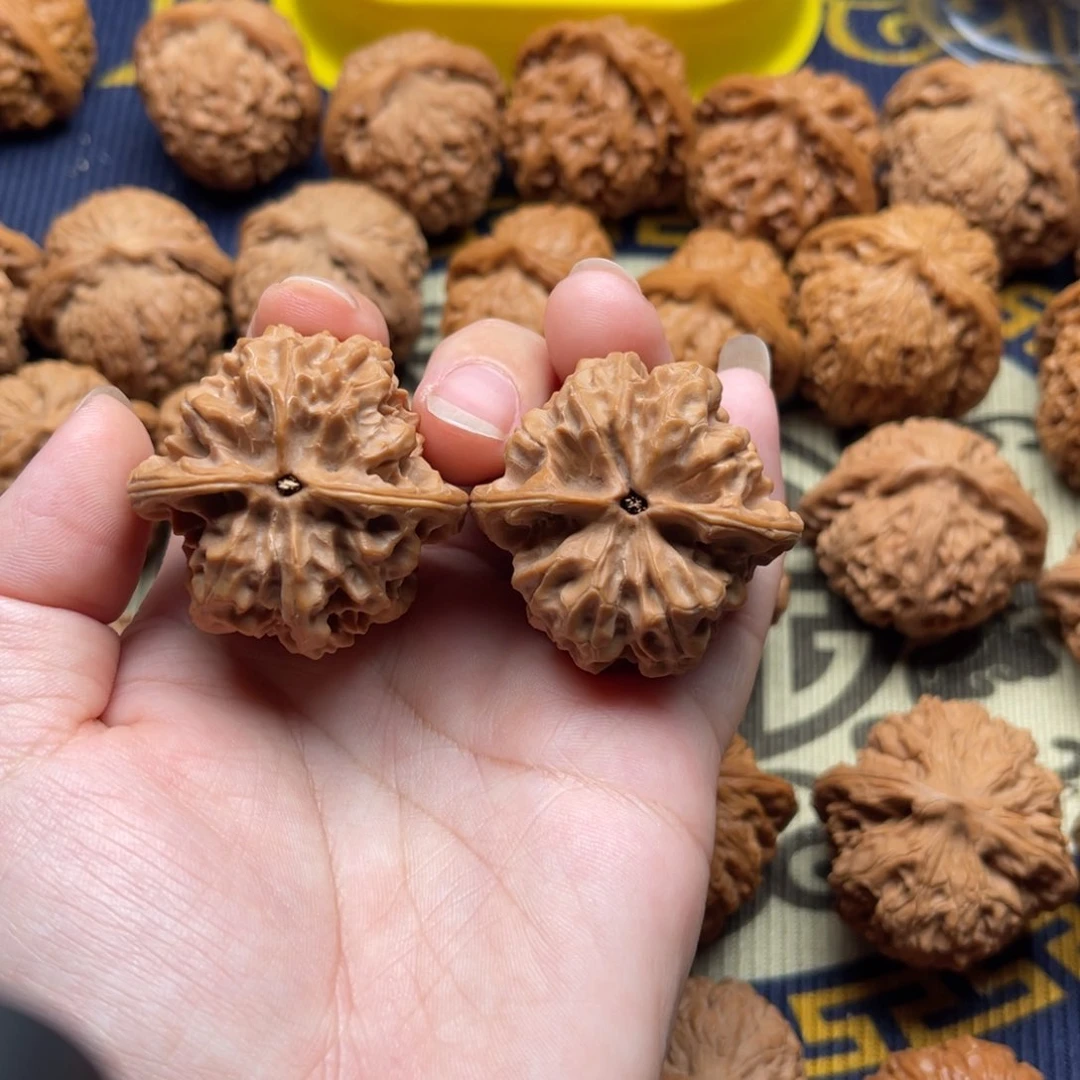 文玩核桃吊坠磐石38