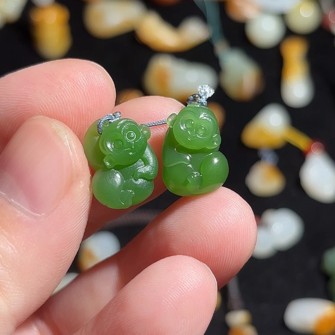 雾***起和田玉未镶嵌颈饰