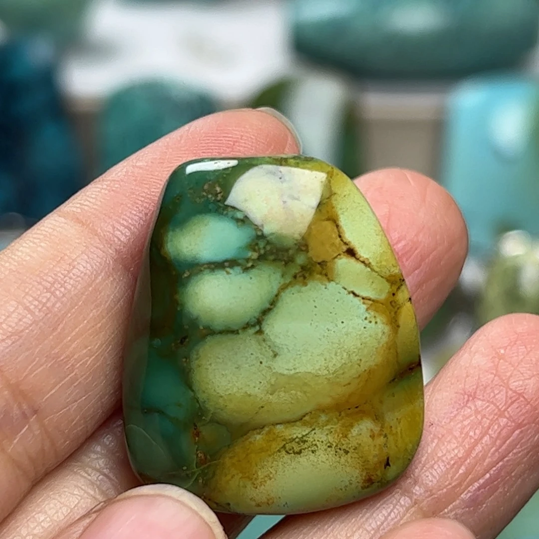 绿松石未镶嵌珠宝奇石