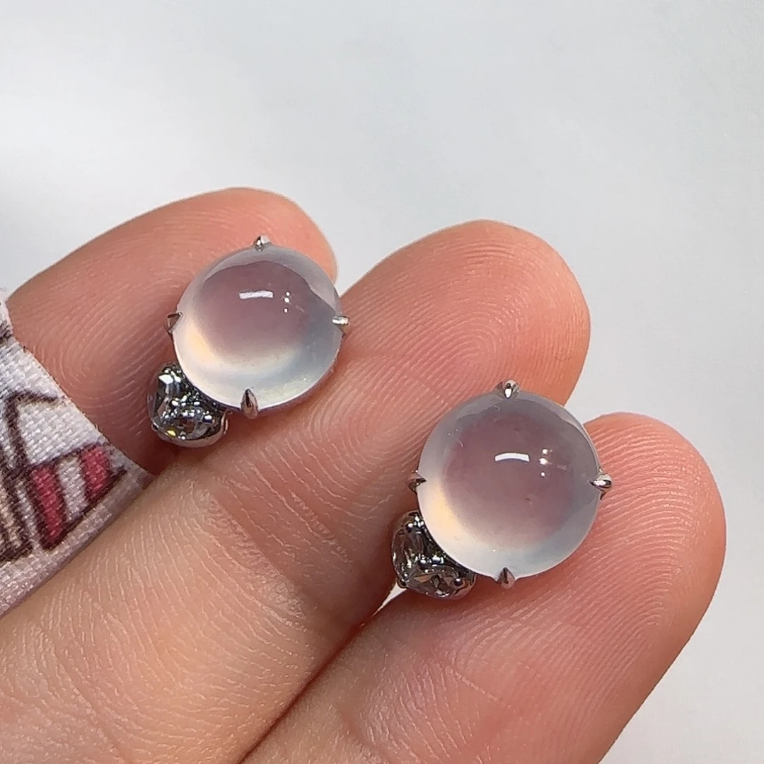 18K金镶嵌翡翠耳环蛋面