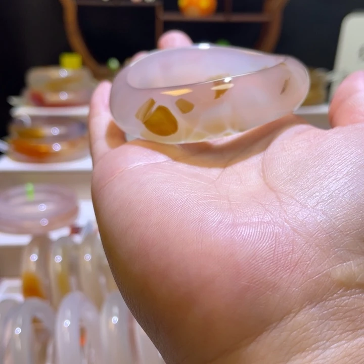 玛瑙/玉髓手镯未镶嵌