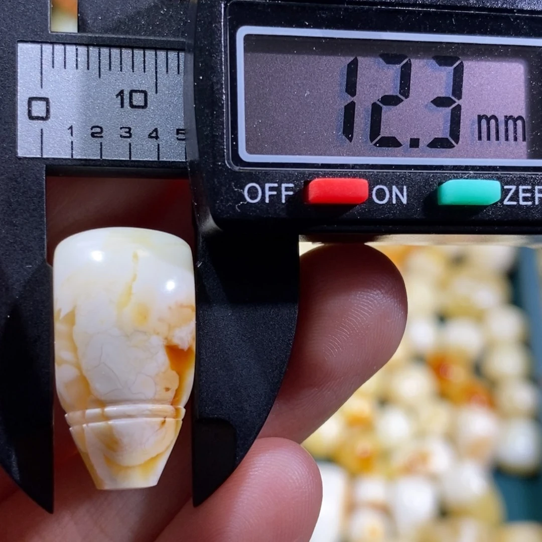 蜜蜡裸石未镶嵌不****n配饰