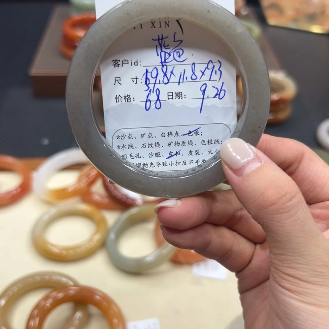 蓝***色石英质玉未镶嵌手镯