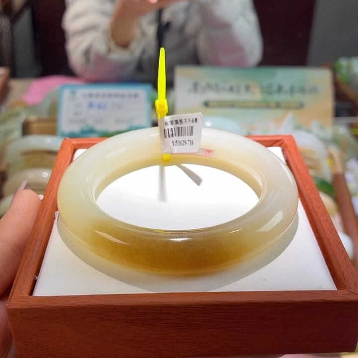 和田玉未镶嵌手镯10。 59