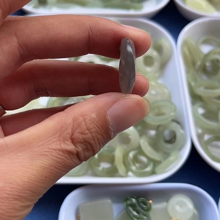 和田玉（糖玉）未镶嵌颈饰