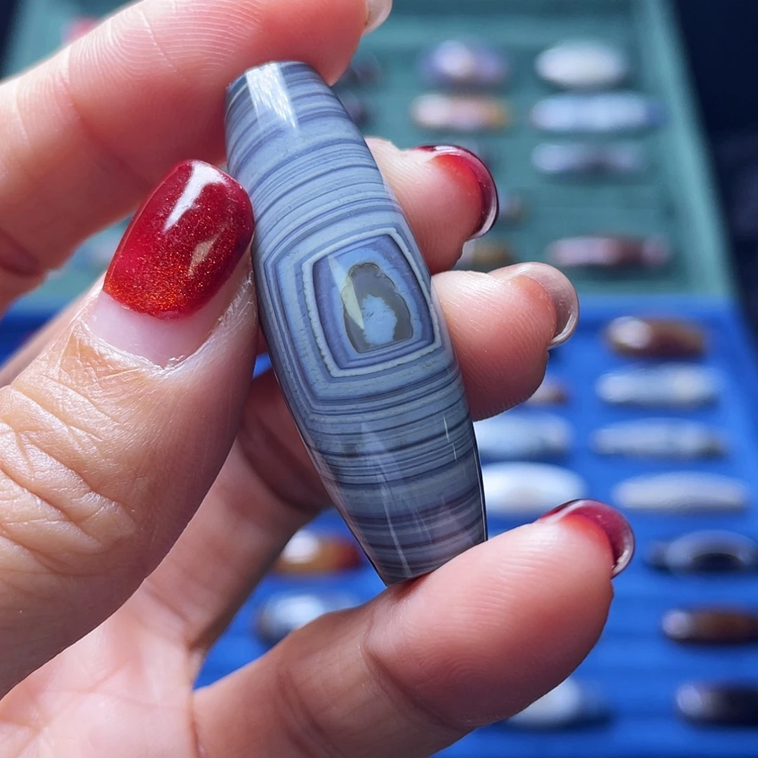 与***行玛瑙/玉髓未镶嵌颈饰