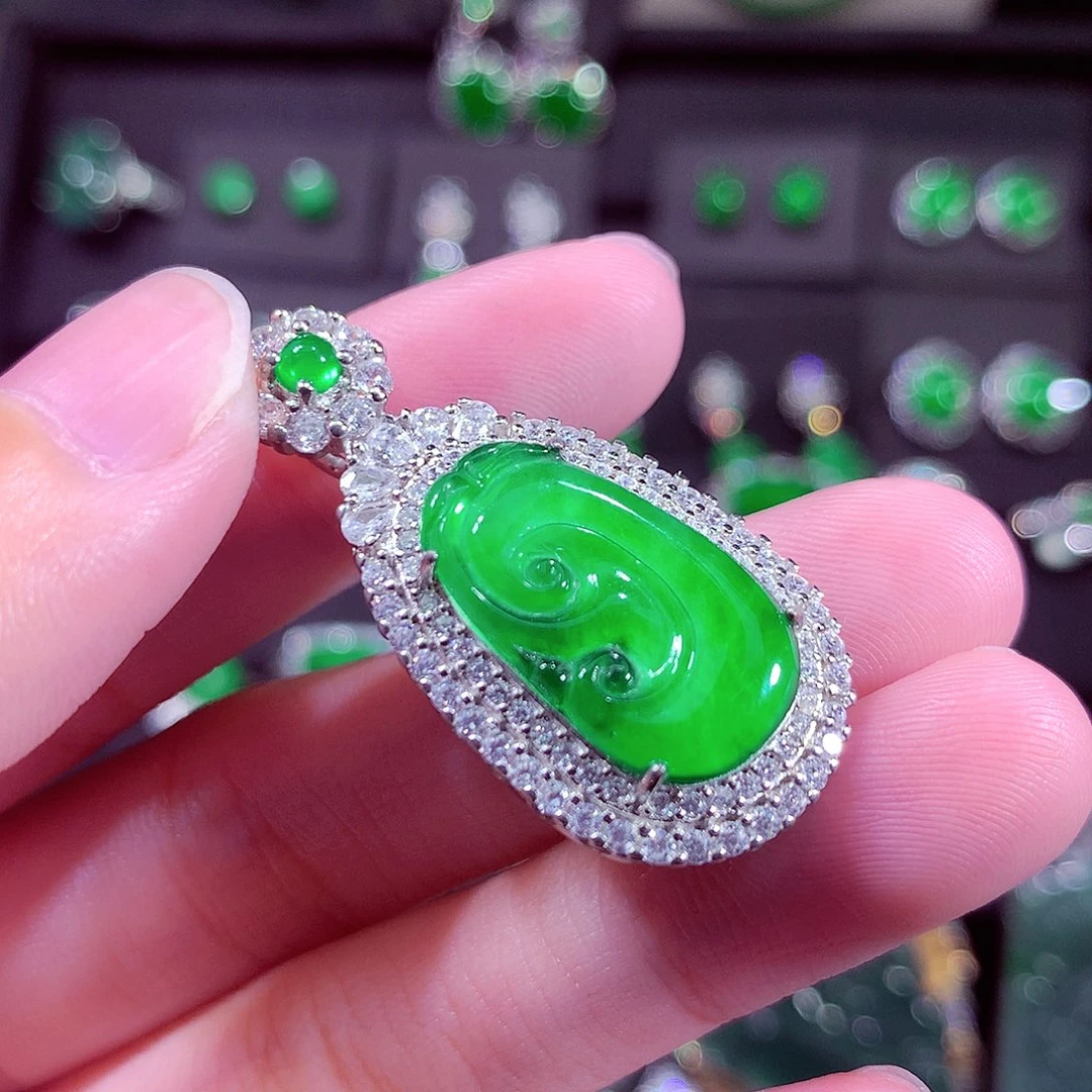 颈饰未镶嵌翡翠天然