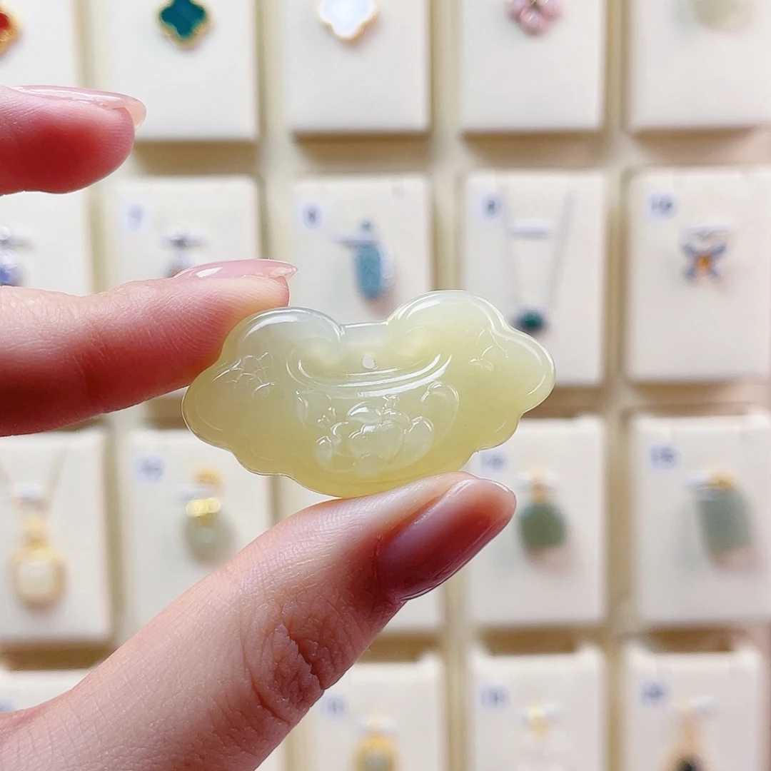 和田玉未镶嵌吊坠(赠链)