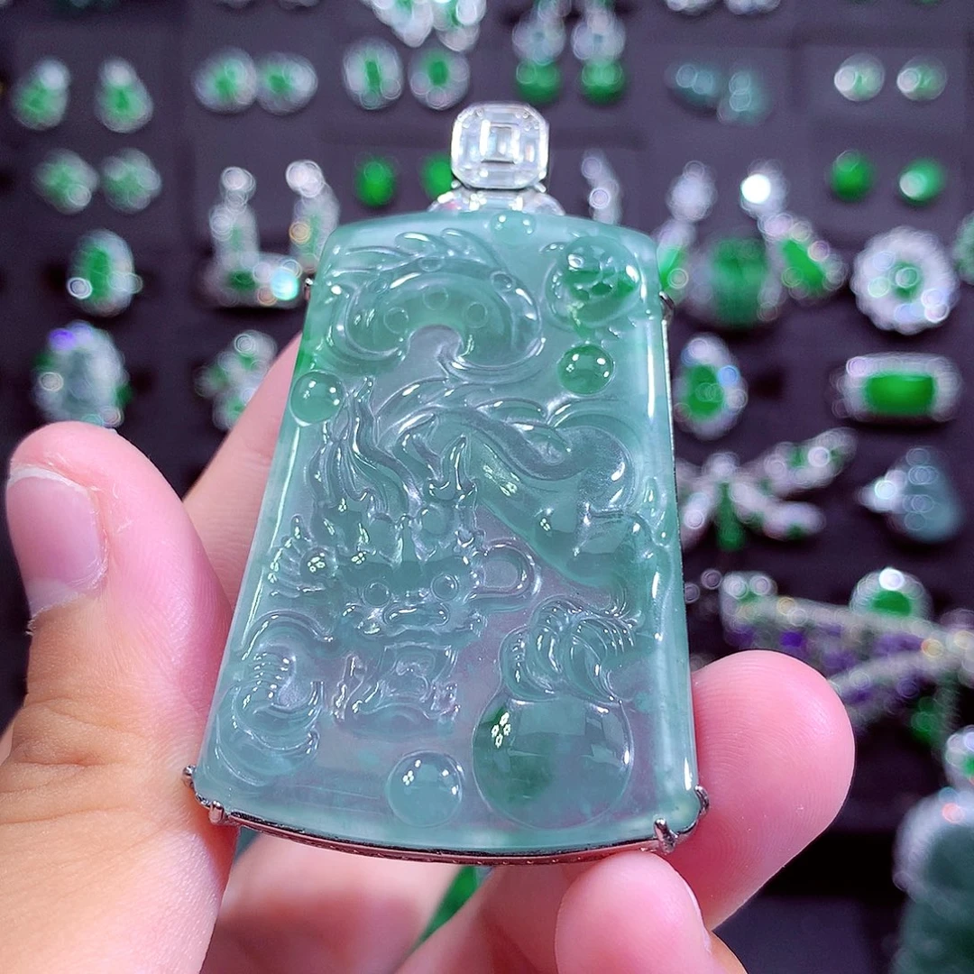 颈饰未镶嵌翡翠天然