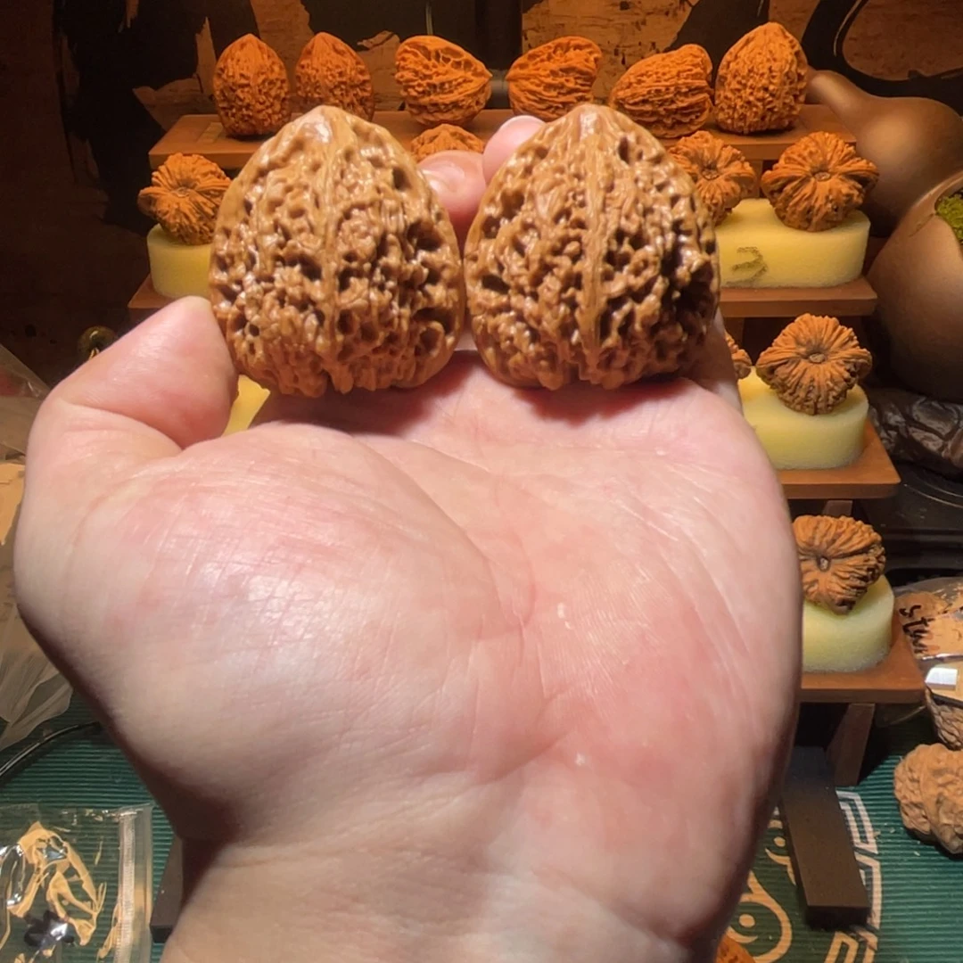 文玩核桃吊坠三角高炮拉丝四面主筋居中