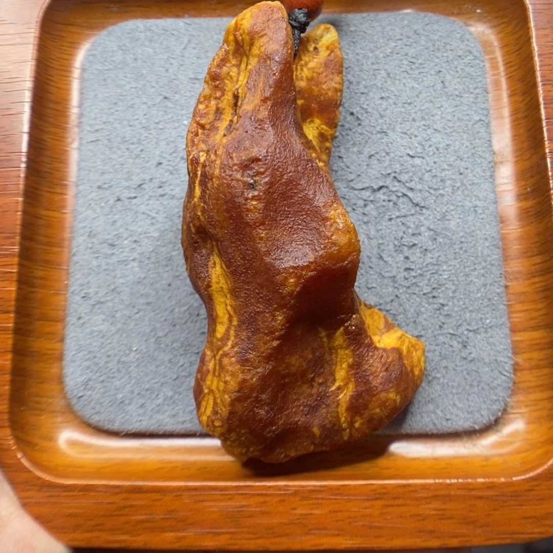的***马蜜蜡未镶嵌颈饰郎