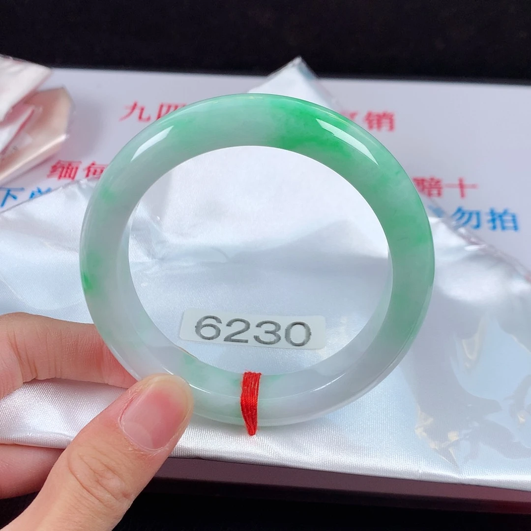 【闪购商品】翡翠手镯未镶嵌58圈口