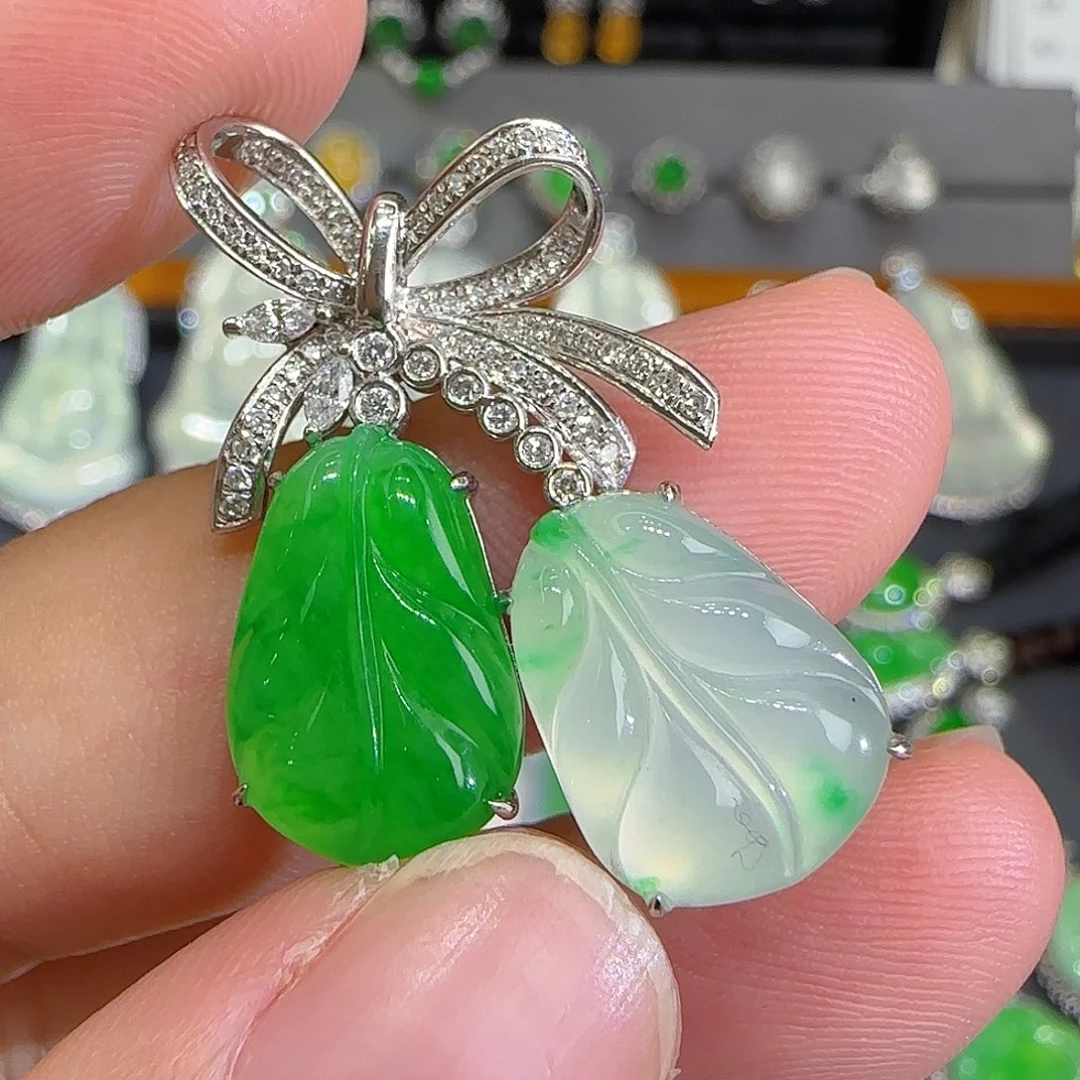 翡翠18K金镶嵌颈饰天然翡翠