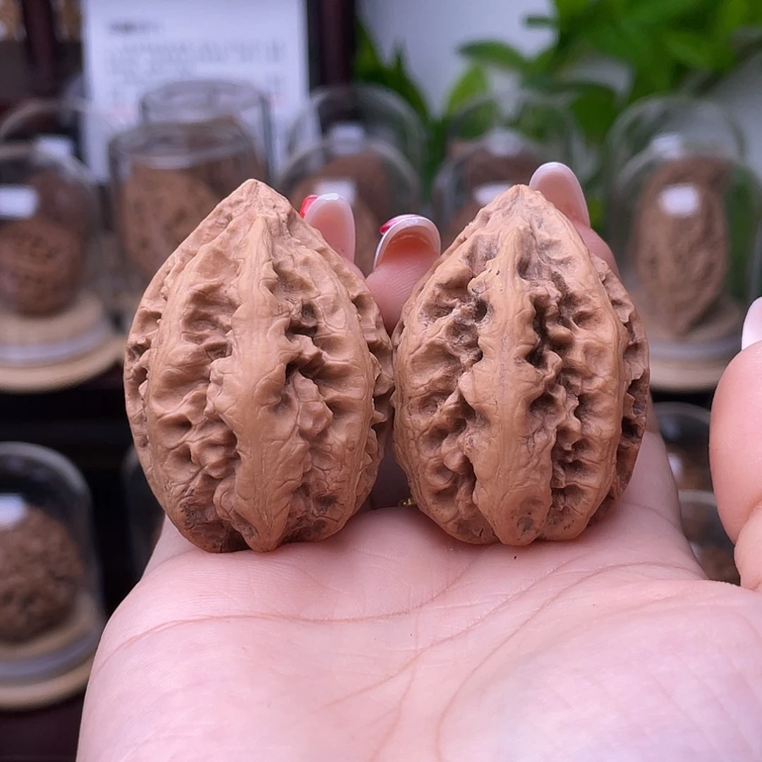 W***Y文玩核桃吊坠粗筋八棱