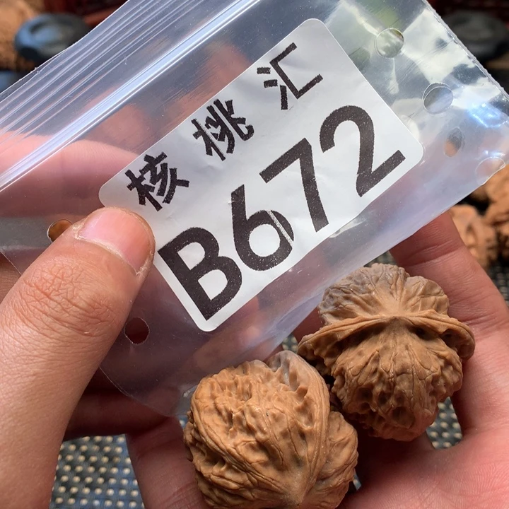 文玩核桃吊坠野狼