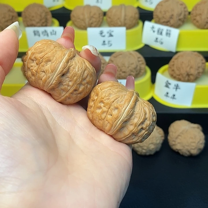 文玩核桃吊坠元宝