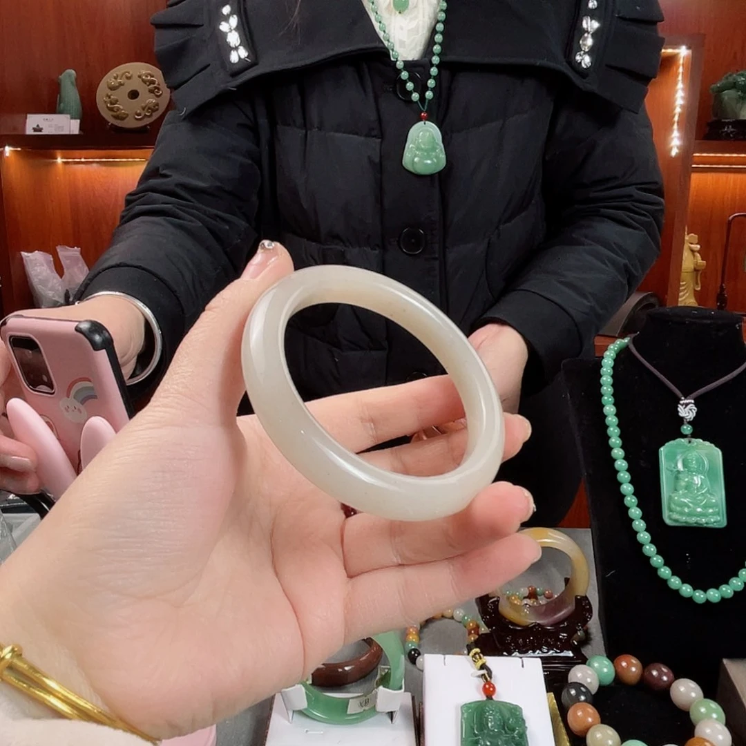 密玉（石英质玉）颈饰未镶嵌56，57