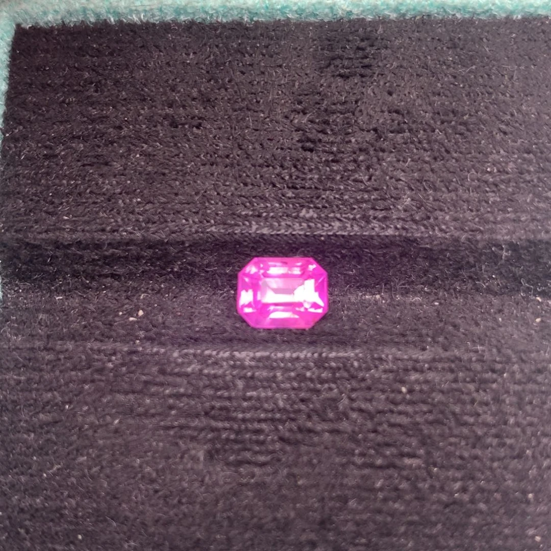 蓝宝石裸石未镶嵌无烧热粉色2.07ct