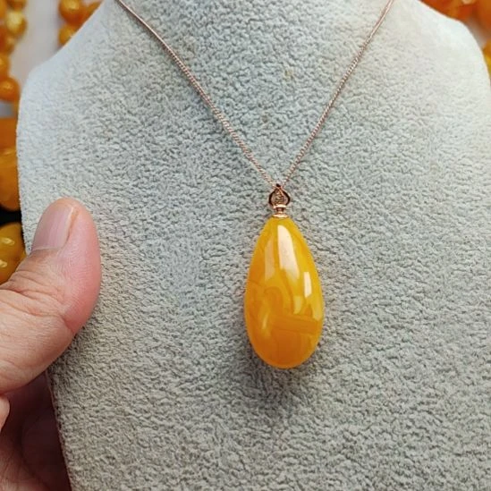 蜜蜡吊坠(赠链)18K金镶嵌