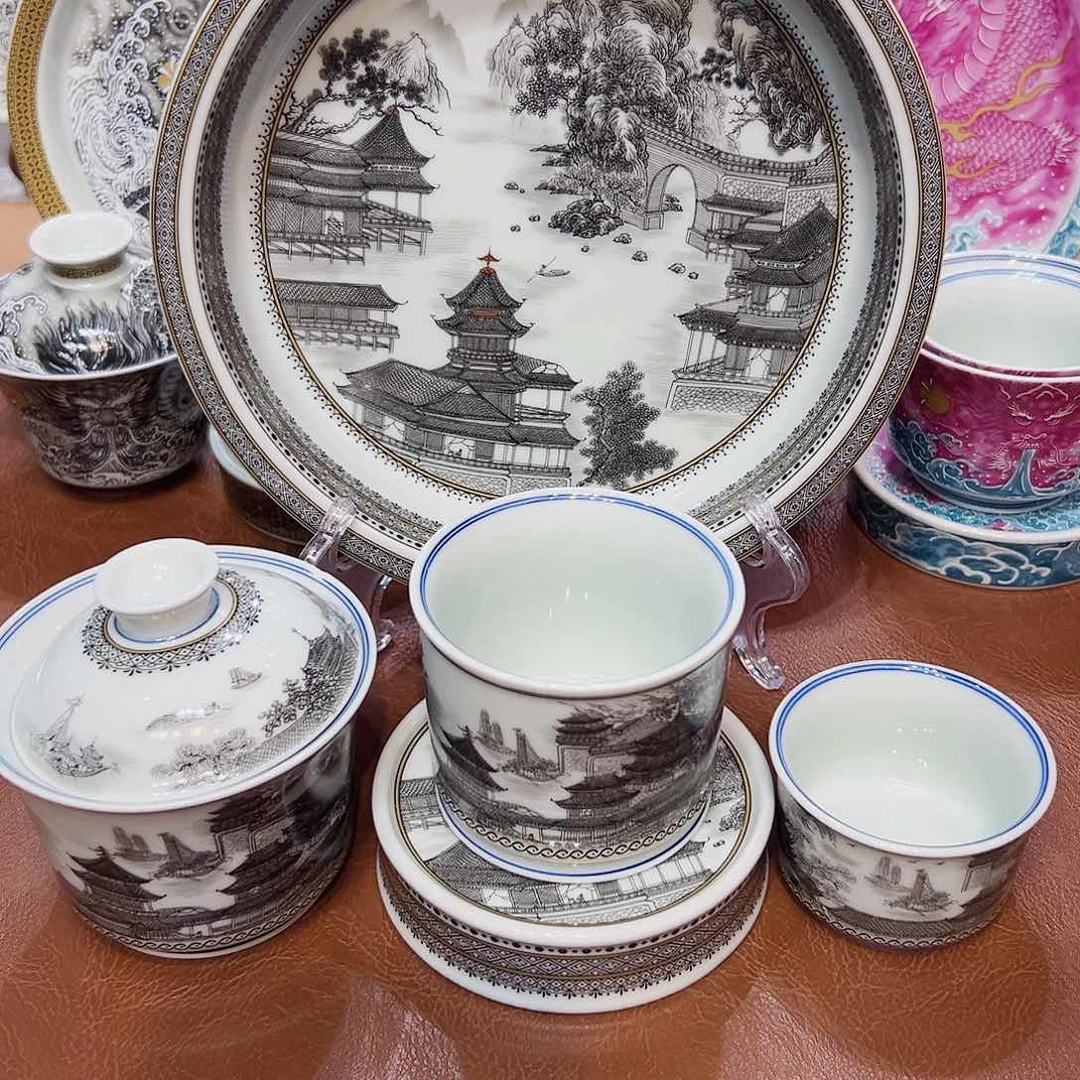 摆件景德镇市和上海浦东国际机场的