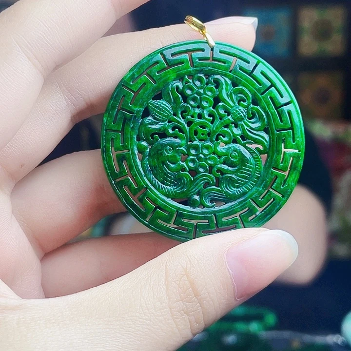 颈饰18K金镶嵌翡翠多样性